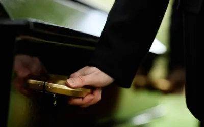 Gama largă de sicrie și accesorii – Sprijinim familiile în momente dificile