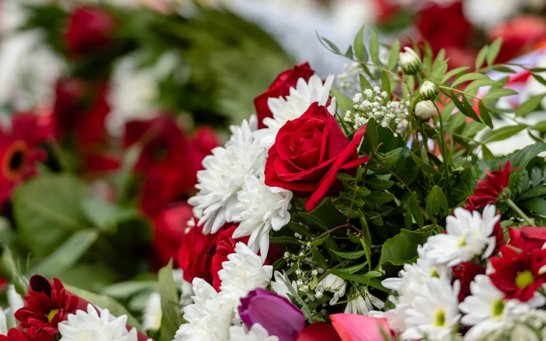 Importanța Personalizării Serviciilor Funerare: Cum să Reflecteze Ceremonia Viața Celui Drag